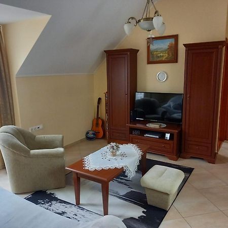 River Apartmanhaz Jaszbereny Exterior photo