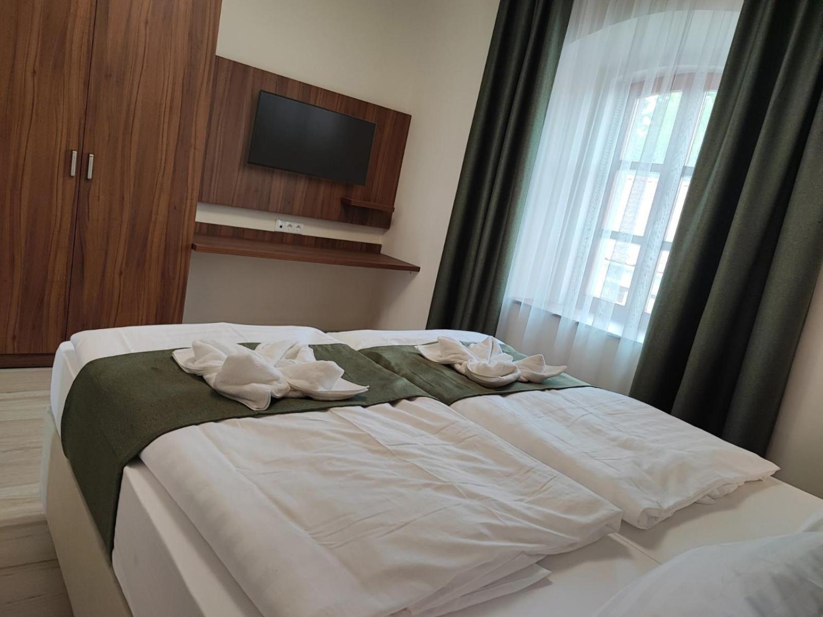 River Apartmanhaz Jaszbereny Exterior photo